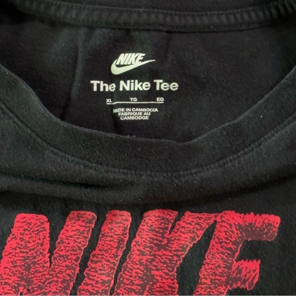 Nike Black Red White Logo Tee Size XL | Classic Casual Short Sleeve - Picture 3 of 5